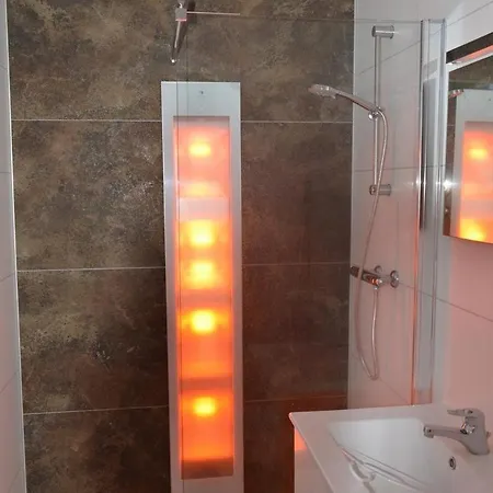 Resort Biebosch - Sunshower Valkenburg aan de Geul